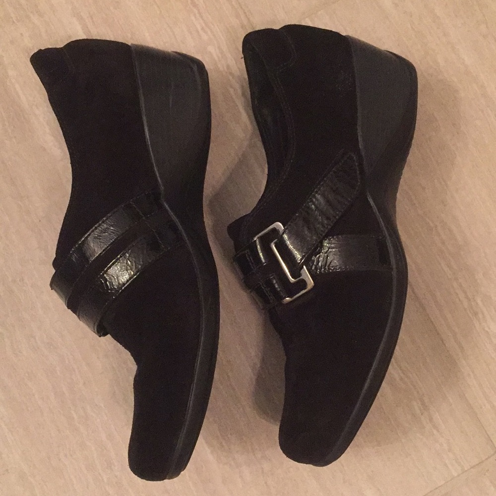 Clark’s 7.5M Artisan Slip on Clogs Suede Leather